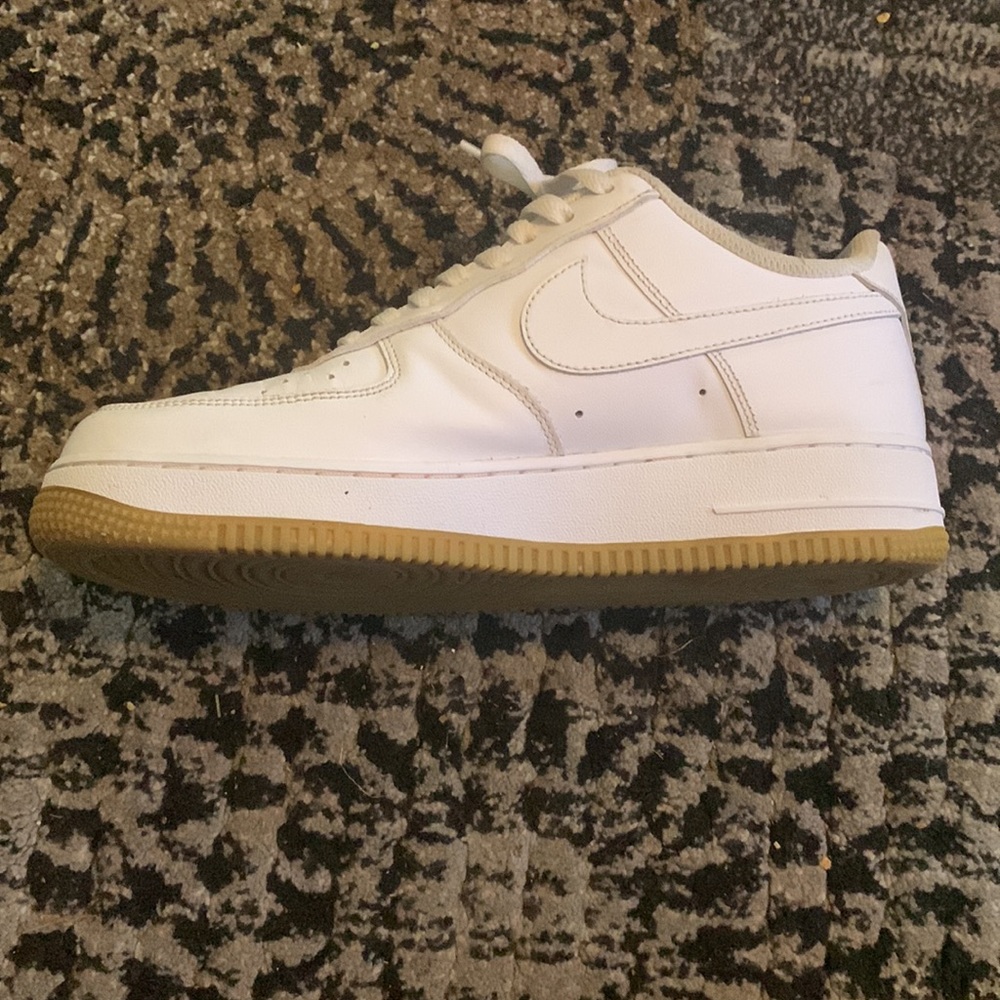 Nike Air Force 1.      D12739-100.     Size 7.5 - Picture 5 of 7